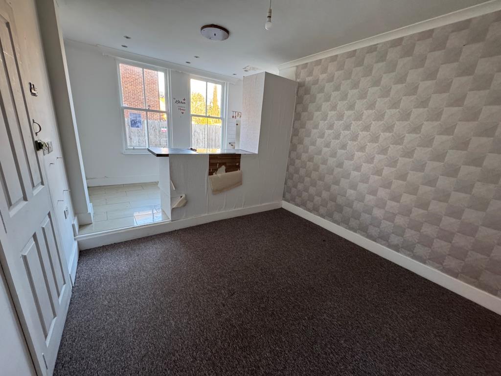 Lot: 97 - FREEHOLD BLOCK OF FIVE ONE-BEDROOM APARTMENTS - Flat 2 kitchen living room